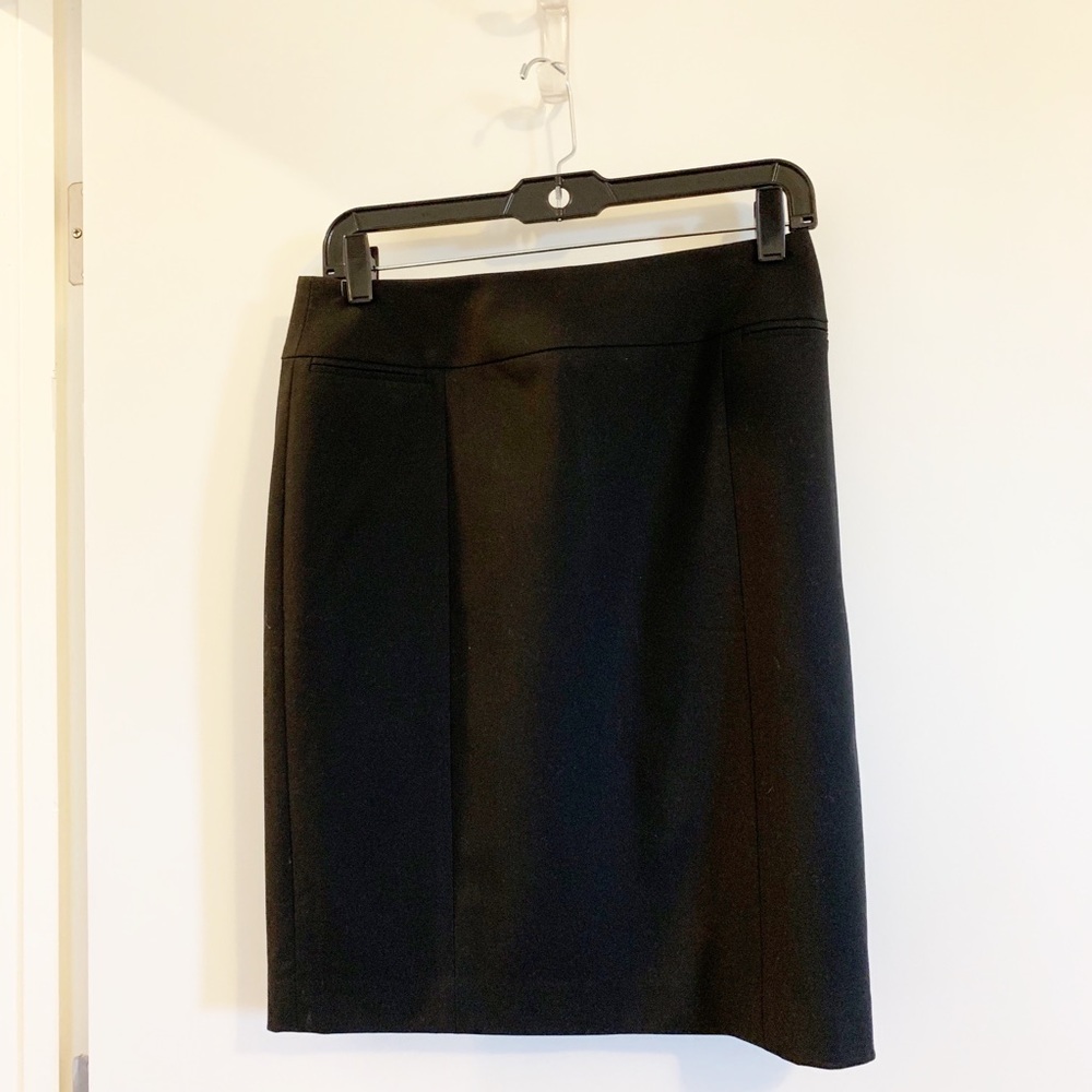 Halogen Women’s Black Skirt. Size 4